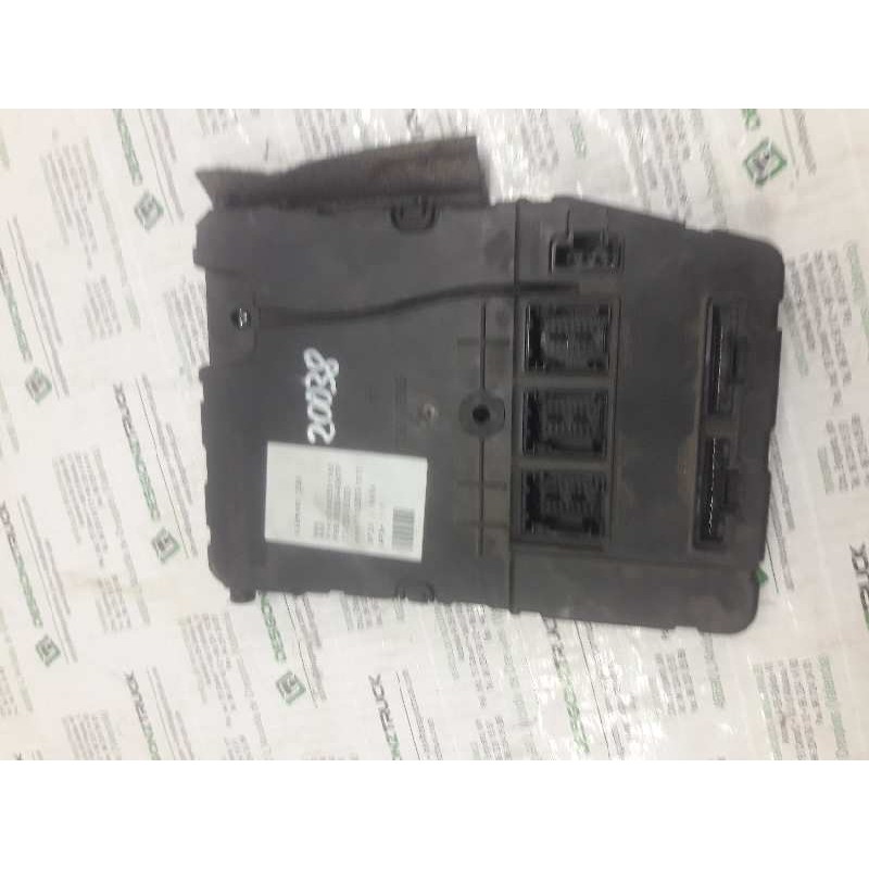 Recambio de caja reles / fusibles para renault megane ii berlina 5p confort dynamique referencia OEM IAM 8200351183 8200440679 1