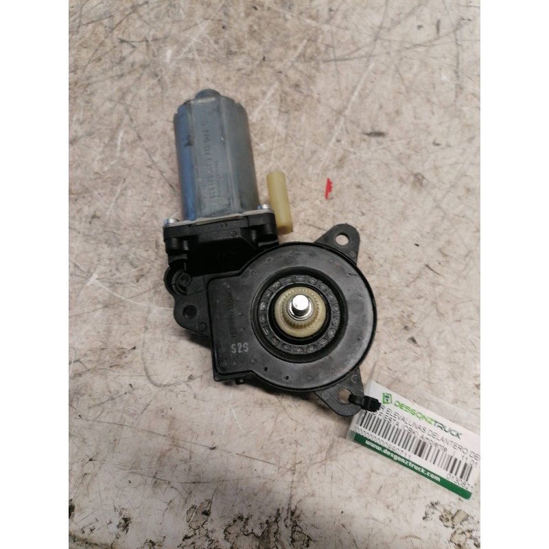 Recambio de motor elevalunas delantero derecho para ford fiesta (cbk) ambiente referencia OEM IAM 0130821939 2 PINS 