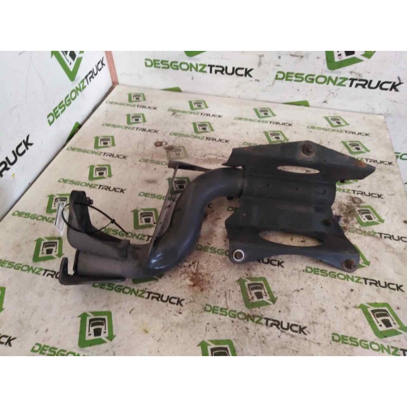 Recambio de soporte guardabarros trasero para mercedes atego 4 cyl. 4x2 2005  4.3 diesel (om 904 la) referencia OEM IAM IZQUIERD