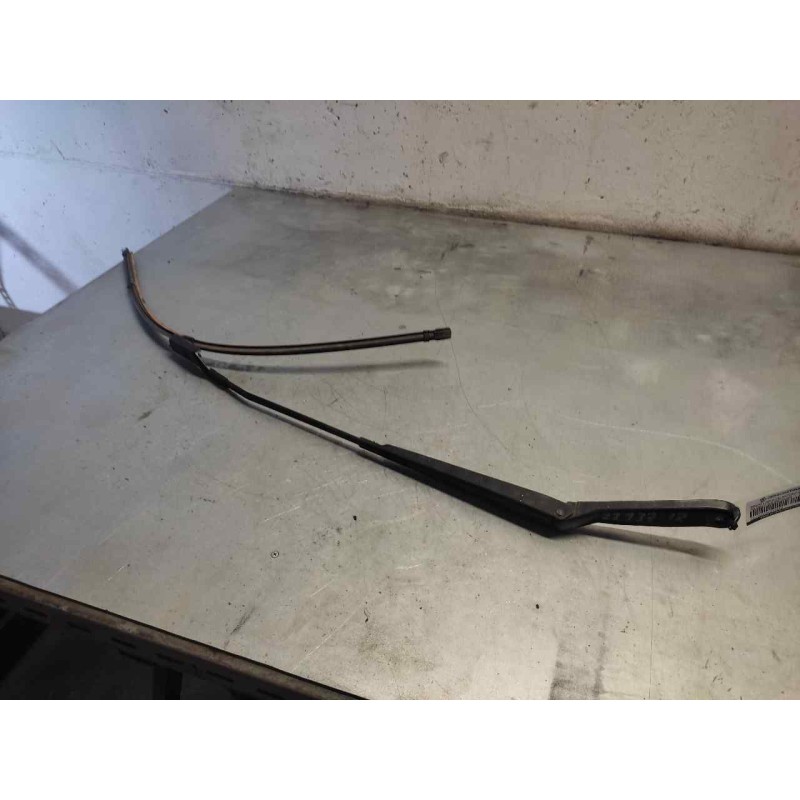 Recambio de brazo limpia delantero izquierdo para peugeot 308 sw confort referencia OEM IAM   