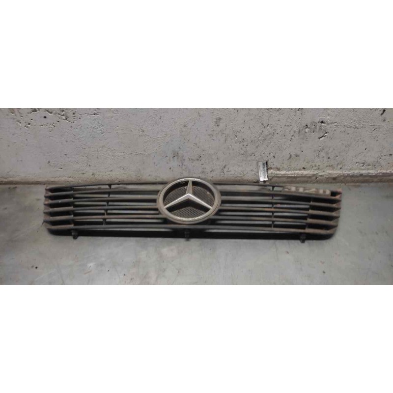 Recambio de rejilla delantera para mercedes sprinter (w901,w903) combi 2.3 cat referencia OEM IAM 9018880123  