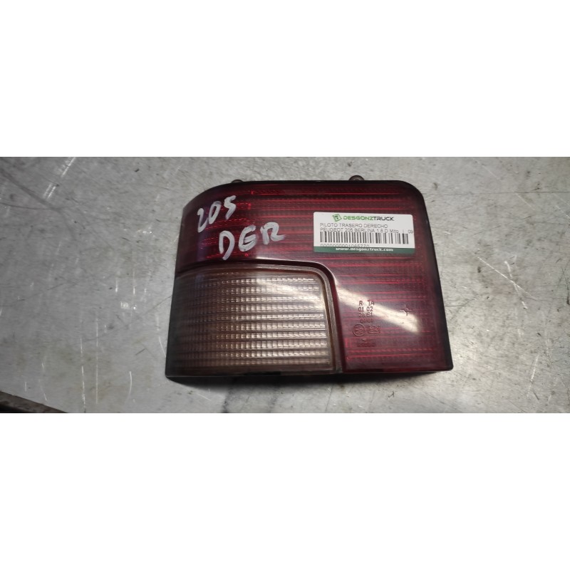 Recambio de piloto trasero derecho para peugeot 205 berlina 1.8 d mito referencia OEM IAM   