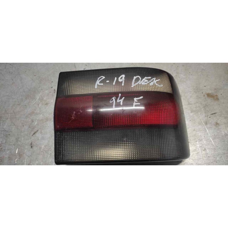 Recambio de piloto trasero derecho para renault 19 (b/c/l53) 1.9 d referencia OEM IAM 7700815980  