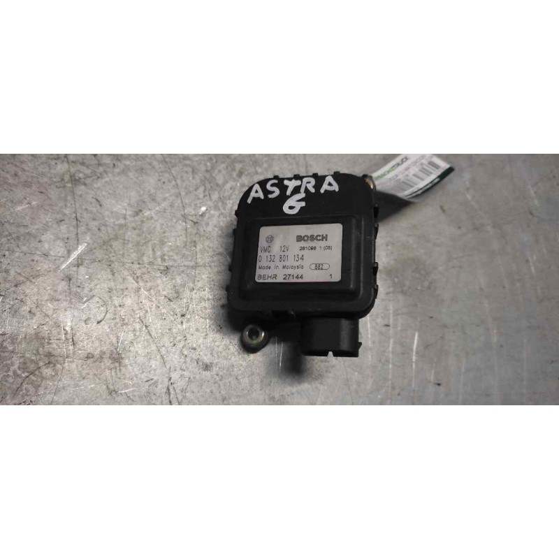 Recambio de motor regulador climatizacion para opel astra g berlina referencia OEM IAM 0132801134 2 PINS 