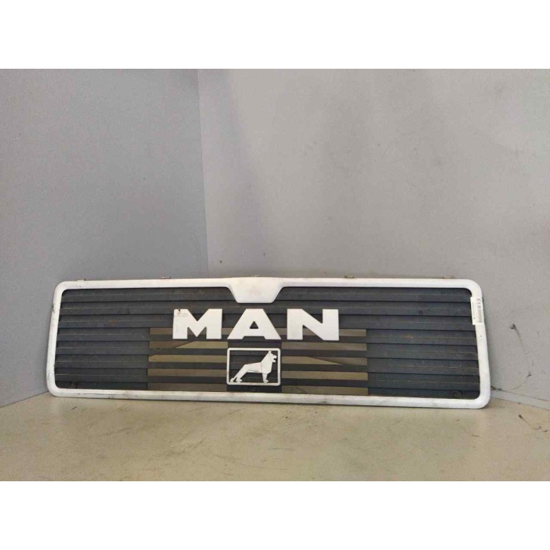 Recambio de rejilla delantera central para man l2000 9.153-10.224 euroi/ii 4.6 diesel referencia OEM IAM 85611505001 - Blanco