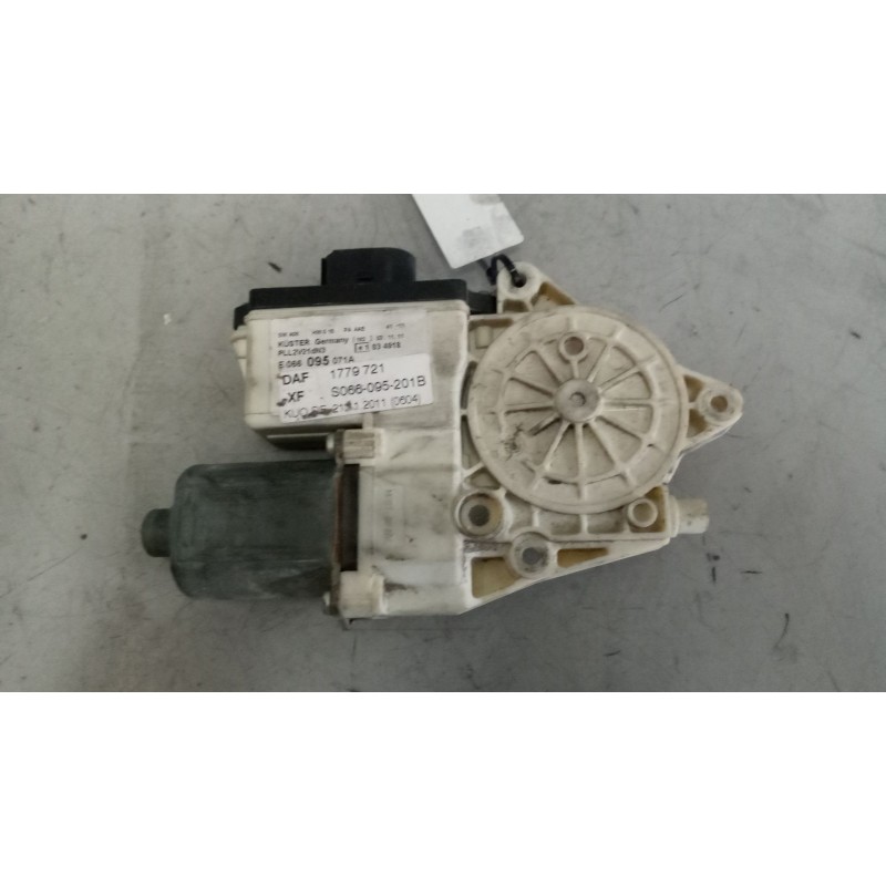 Recambio de motor elevalunas delantero izquierdo para daf serie xf105.xxx 12.9 diesel referencia OEM IAM 1779721  