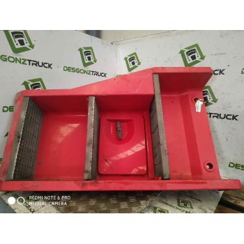 Recambio de peldaño izquierdo para renault magnum ab 2005 cabina adel.tractor semirr. 4x2 4xx.18 gran espacio referencia OEM IAM