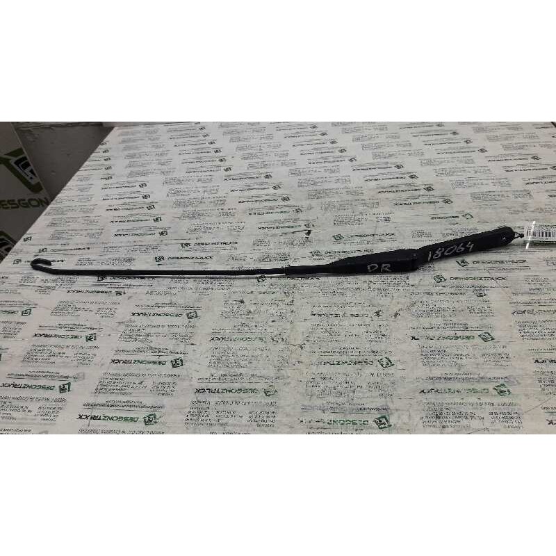 Recambio de brazo limpia delantero derecho para opel vivaro combi 2.7t corto referencia OEM IAM 7700311584  