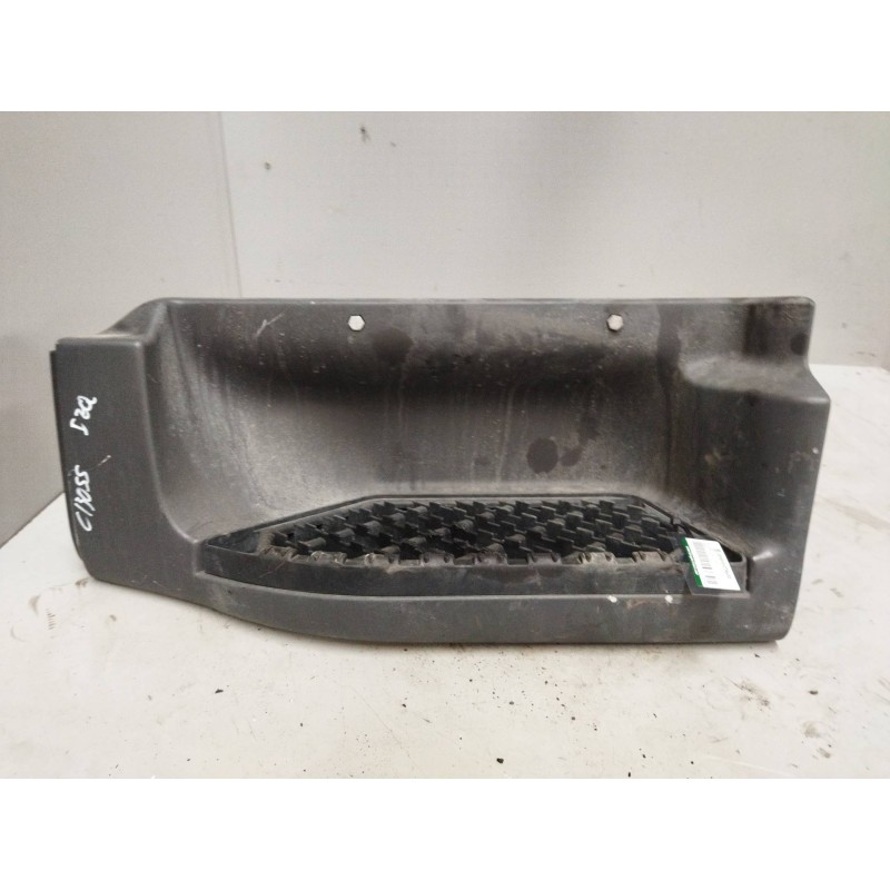 Recambio de peldaño izquierdo para renault midlum referencia OEM IAM 84585653 50142210 