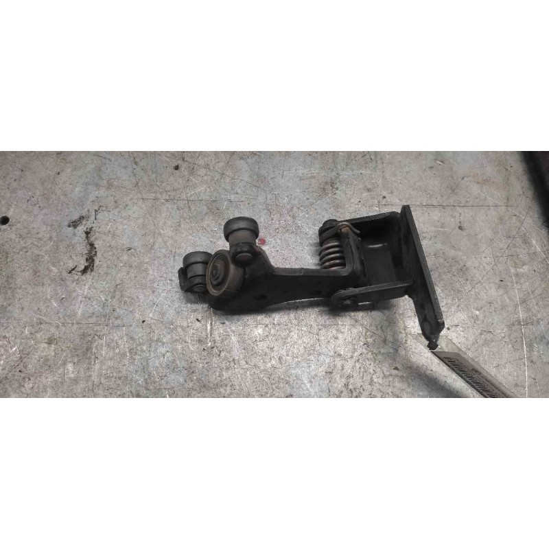 Recambio de bisagra puerta corredera para ford tourneo connect (tc7) kombi b. corta (2006) referencia OEM IAM 6T16V26801AA CENTR