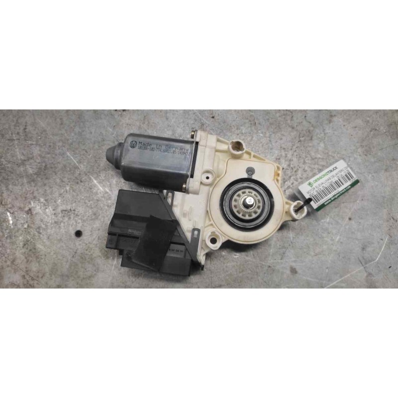 Recambio de motor elevalunas delantero derecho para seat ibiza (6l1) cool referencia OEM IAM 104383101  