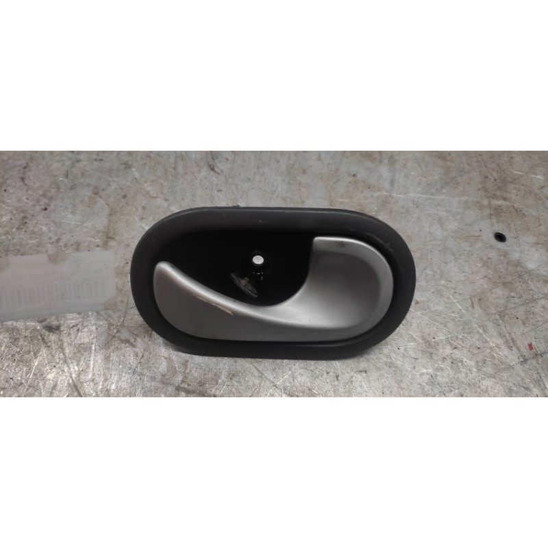 Recambio de maneta interior delantera derecha para renault scenic ii authentique referencia OEM IAM 8200028486  