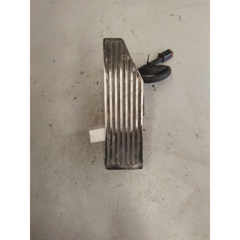 Recambio de pedal acelerador para renault magnum ab diesel referencia OEM IAM 7482492415  