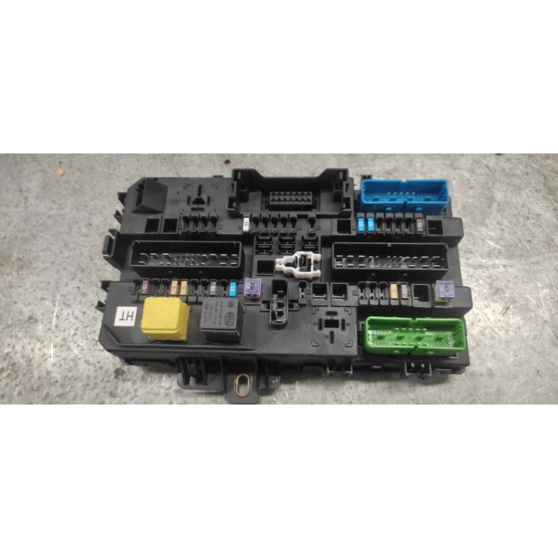 Recambio de caja reles / fusibles para opel astra h berlina cosmo referencia OEM IAM 13222173 5DK00866933 