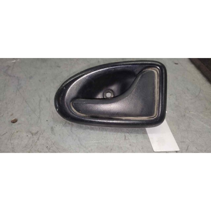 Recambio de maneta interior delantera derecha para renault master ii phase 2 combi kombi 2,8t l1 6pl. referencia OEM IAM 7700830