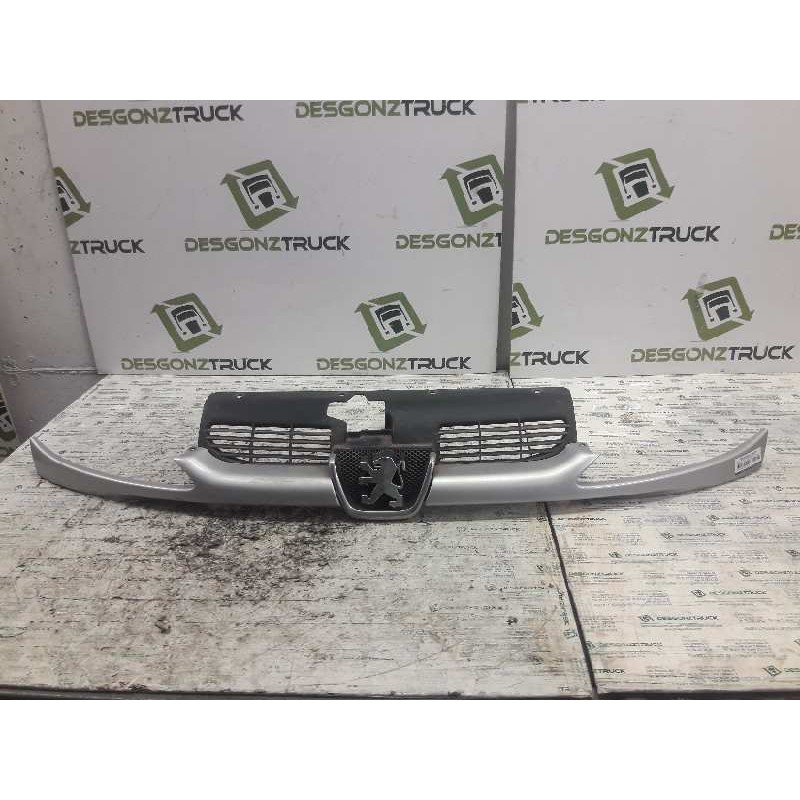 Recambio de rejilla delantera central para peugeot 206 berlina xt referencia OEM IAM   