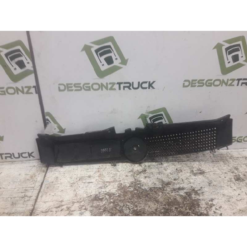 Recambio de rejilla delantera central para fiat panda (169) 1.1 8v referencia OEM IAM - Blanco 2