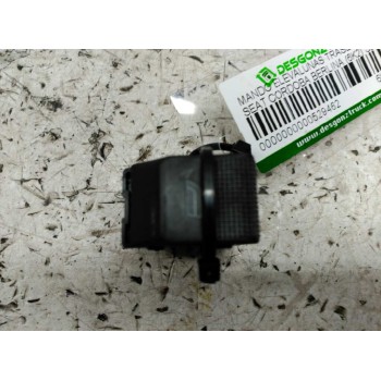 MANDO ELEVALUNAS TRASERO IZQUIERDO 6K0867171A LLEVA GUERNECIDO 