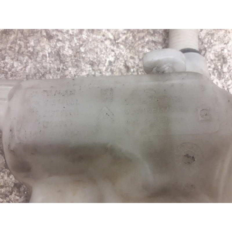 Recambio de deposito limpia para citroën c4 grand picasso avatar referencia OEM IAM 9681875180 9681875580 - Blanco 4
