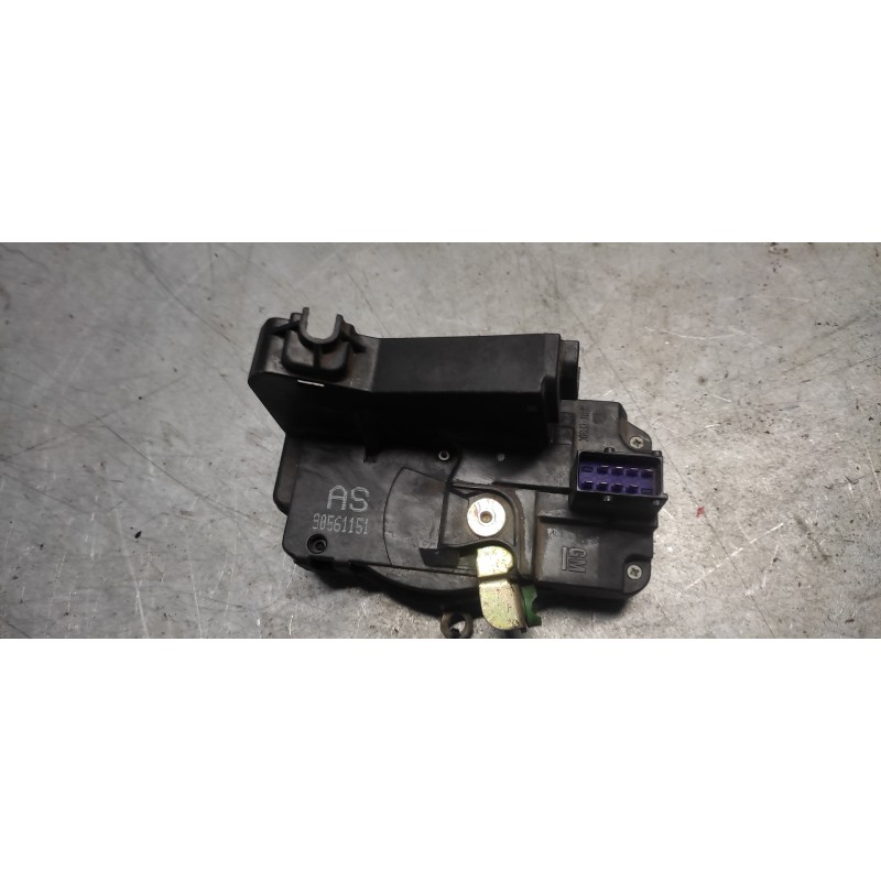 Recambio de cerradura puerta delantera izquierda para opel astra g berlina 2.0 dti referencia OEM IAM 90561151 8 PINS 2