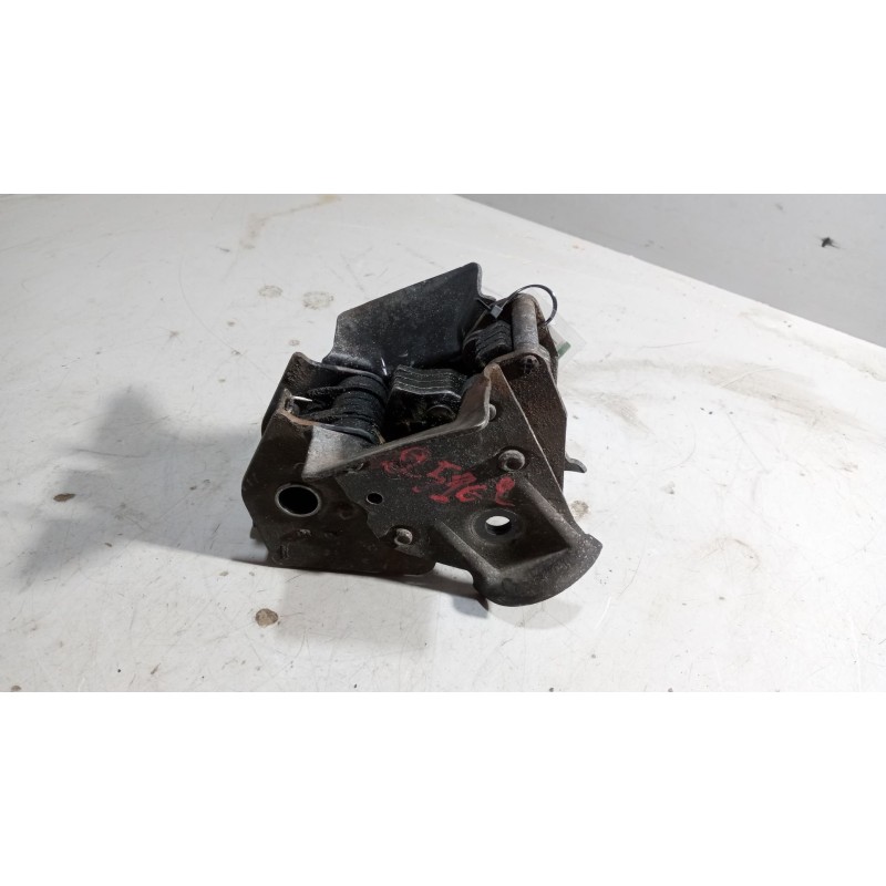 Recambio de cierre cabina izquierdo para volvo fh 12 2002  12.1 diesel (d12d460) referencia OEM IAM 20443002  