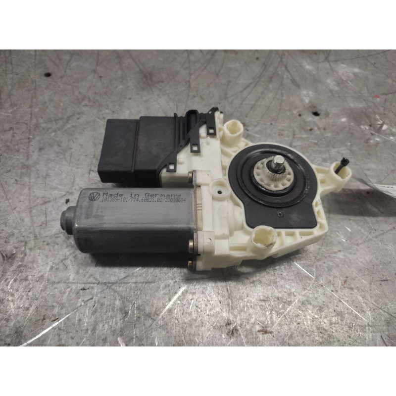 Recambio de motor elevalunas trasero izquierdo para volkswagen golf iv berlina (1j1) básico referencia OEM IAM 1J4951811C  