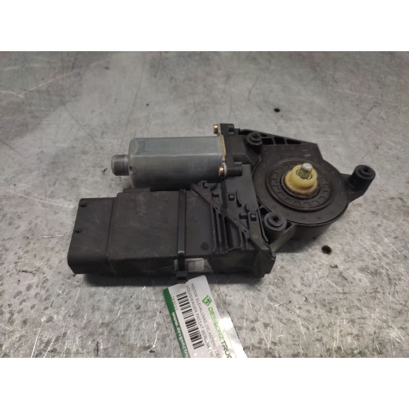 Recambio de motor elevalunas delantero derecho para volkswagen passat berlina (3b3) referencia OEM IAM 0130821694  105415301