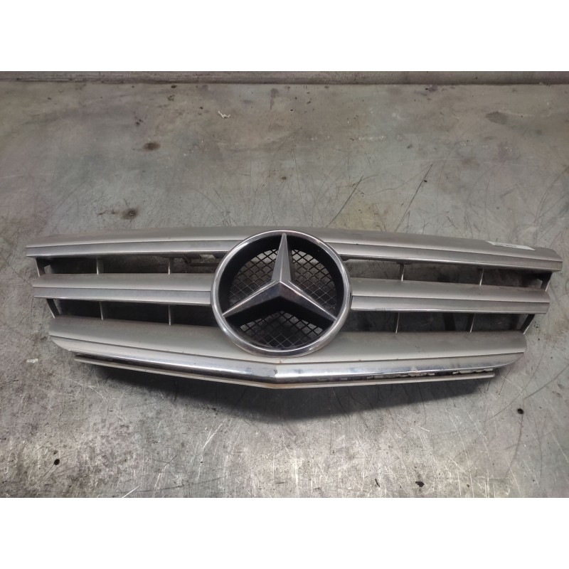 Recambio de rejilla delantera central para mercedes-benz clase b (w245) 180 cdi (245.207) referencia OEM IAM   