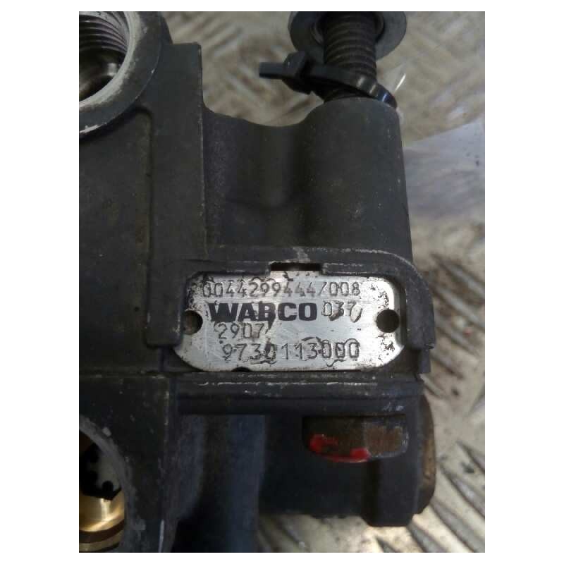 Recambio de valvula aire para mercedes-benz actros 2/3 2 - ejes / 6 cil. 1848(4x2) om 501 la megaspace referencia OEM IAM 004429 - Blanco