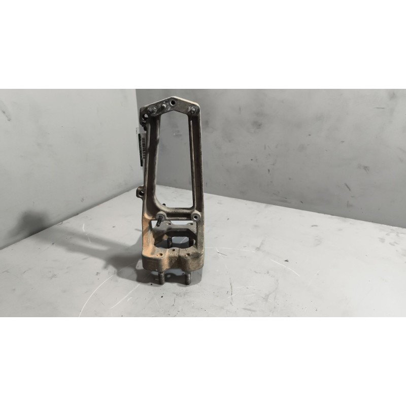 Recambio de soporte para renault serie t 12.8 diesel referencia OEM IAM 21658350  