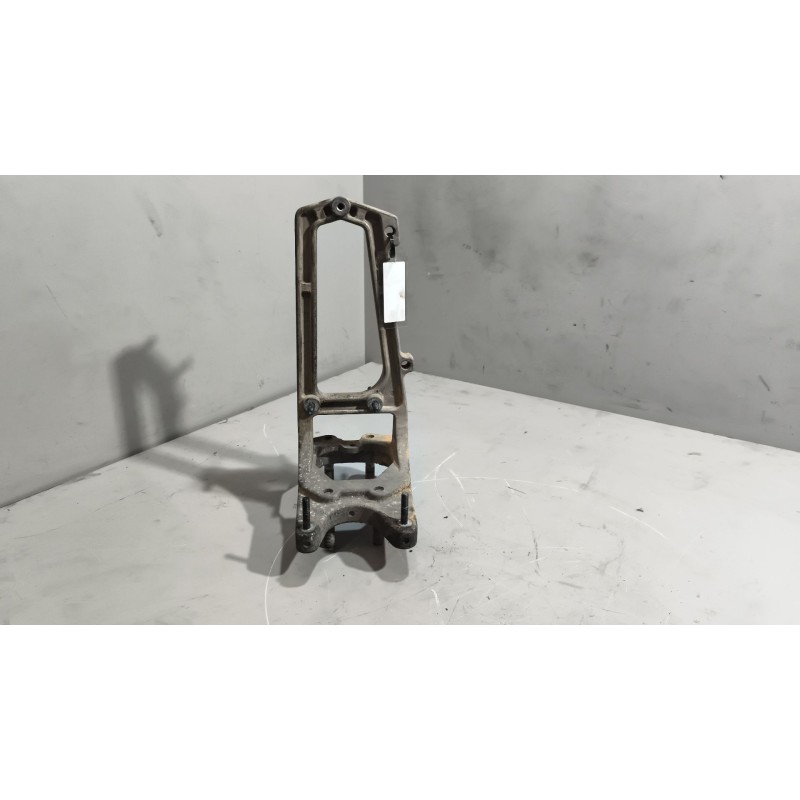 Recambio de soporte para renault serie t 12.8 diesel referencia OEM IAM 21658350 2
