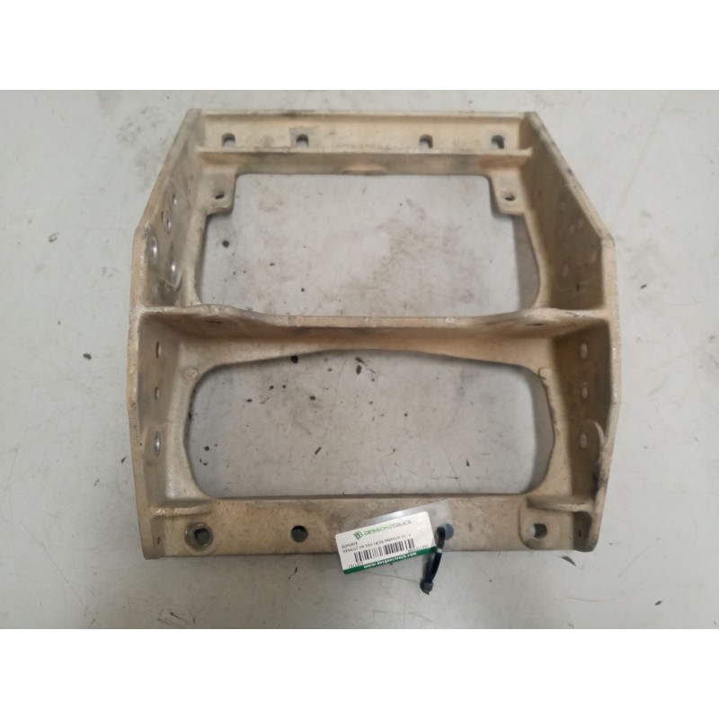 Recambio de soporte para renault hr 420.18/26 premium 01  11.1 diesel referencia OEM IAM 5600201537  soporte peldaño derecho