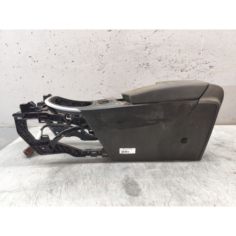 Recambio de apoyabrazos central para opel insignia berlina expression referencia OEM IAM   
