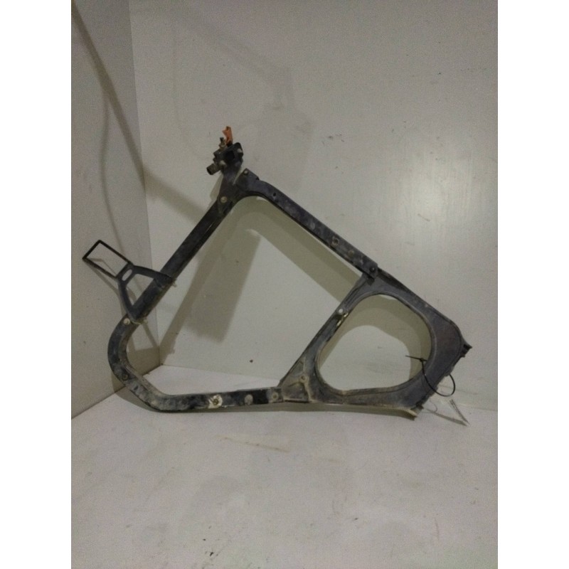 Recambio de soporte para volvo fh 500 12.8 diesel referencia OEM IAM 20535535 20493926 SOPORTE GUARDABARROS DELANTERO IZQUIERDO - Blanco