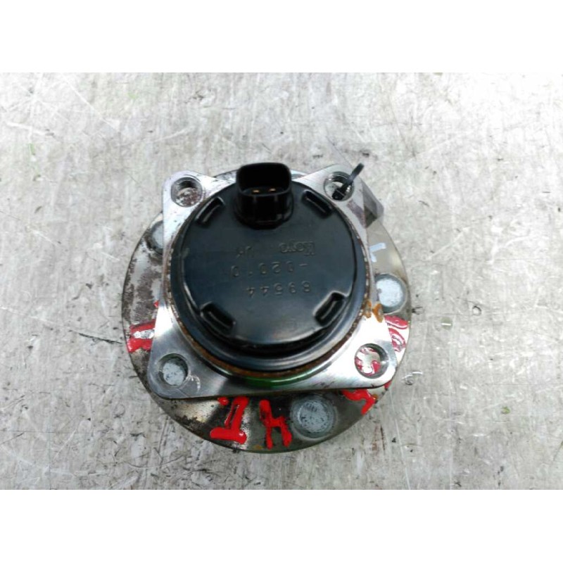 Recambio de buje para toyota corolla verso (r1) 2.2 d-4d luna referencia OEM IAM 89544 DERECHO 02010