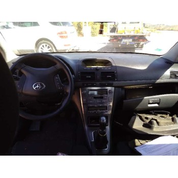 toyota avensis berlina (t25) del año 2004