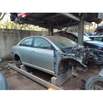 toyota avensis berlina (t25) del año 2004