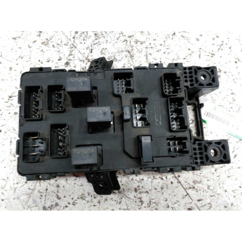 Recambio de caja reles / fusibles para toyota avensis berlina (t 22) 2.0 d4-d luna (5-ptas.) referencia OEM IAM 8264105011