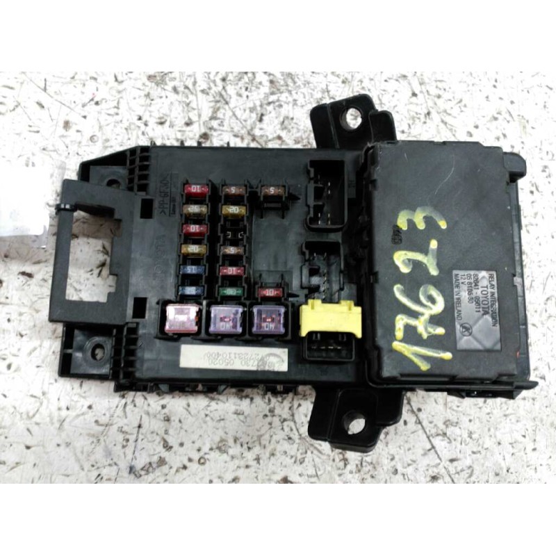 Recambio de caja reles / fusibles para toyota avensis berlina (t 22) 2.0 d4-d luna (5-ptas.) referencia OEM IAM 8264105011 2