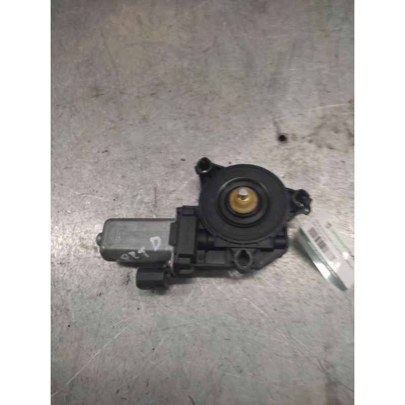 Recambio de motor elevalunas delantero derecho para fiat stilo (192) 1.9 jtd 115 referencia OEM IAM D251450001601  2 PINS