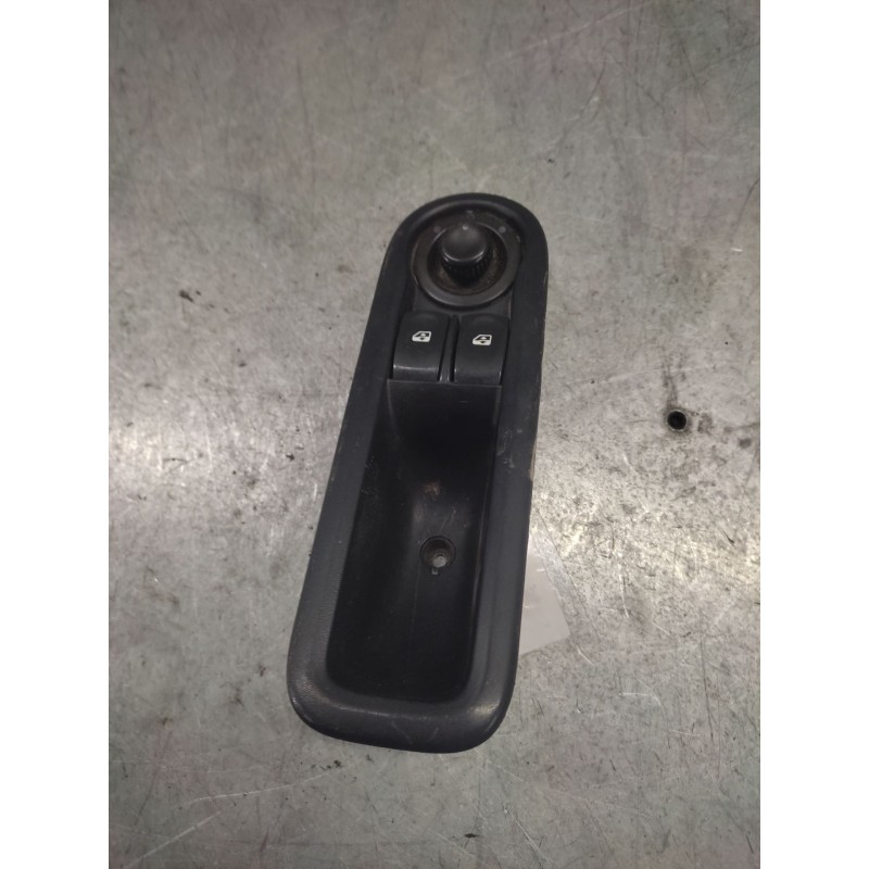 Recambio de mando elevalunas delantero izquierdo para renault clio iii authentique referencia OEM IAM 8200356515  