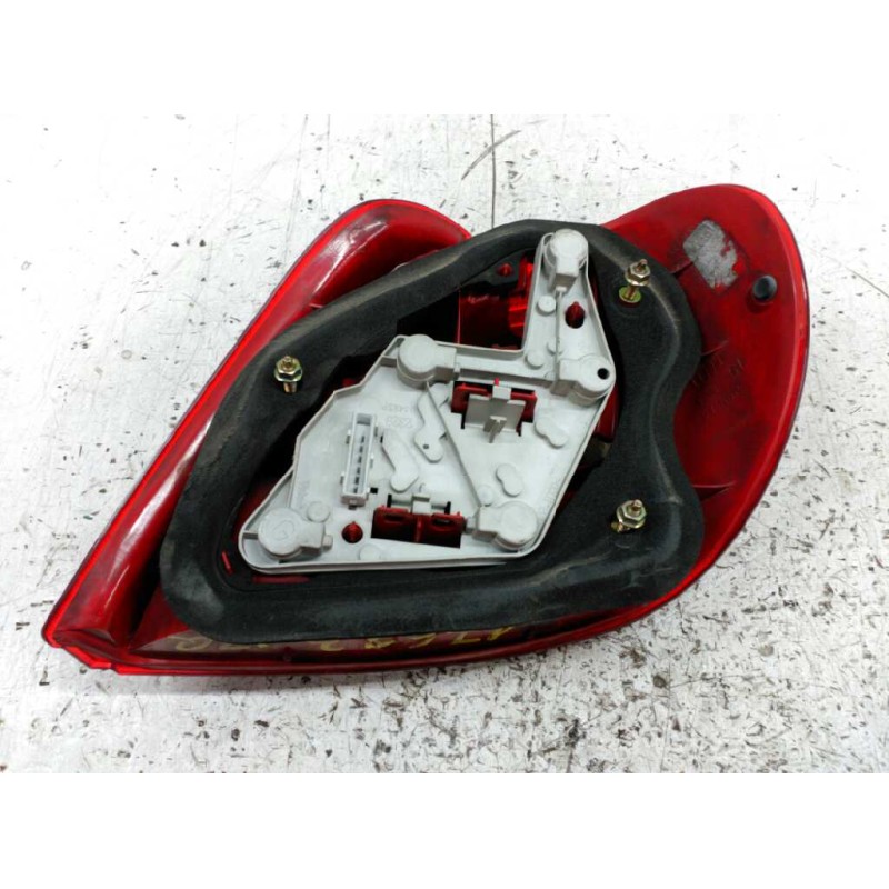 Recambio de piloto trasero izquierdo para toyota avensis berlina (t 22) 2.0 d4-d luna (5-ptas.) referencia OEM IAM 2