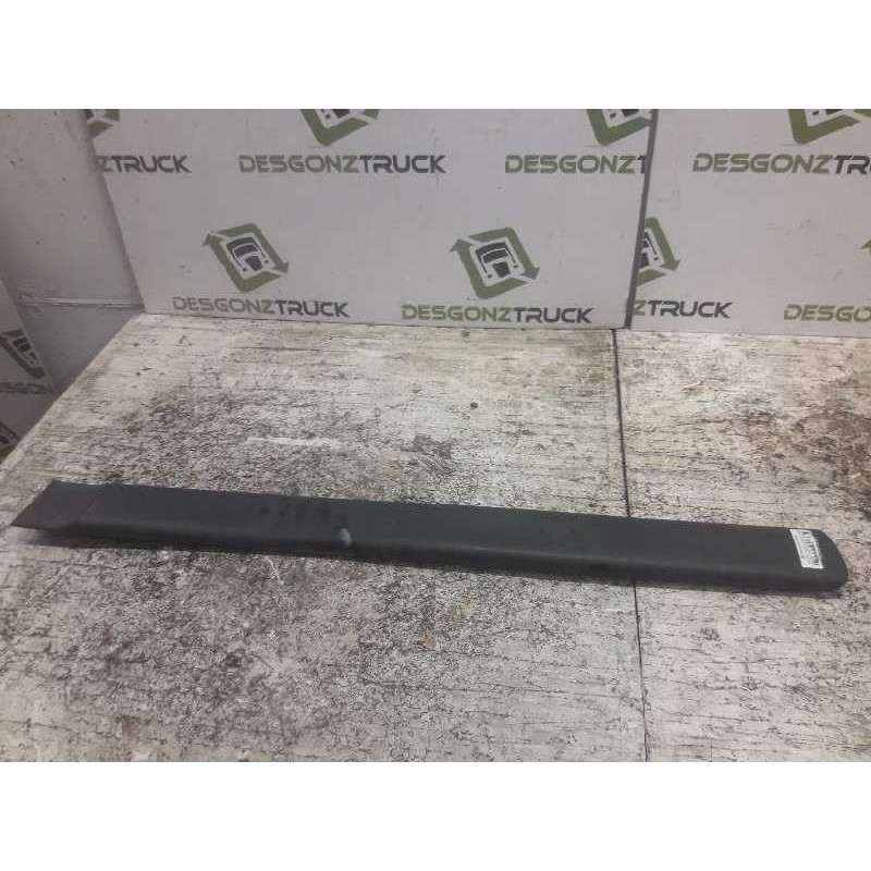 Recambio de moldura puerta delantera derecha para peugeot partner (s1) combispace referencia OEM IAM 9620864377  