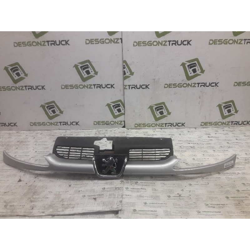 Recambio de rejilla delantera central para peugeot 206 sw xs referencia OEM IAM 96495663XT 9651791577 