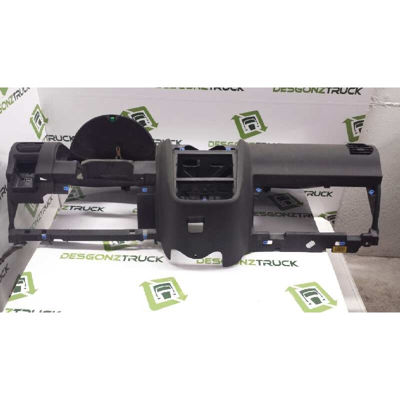 Recambio de salpicadero para opel corsa c club referencia OEM IAM 13156178  