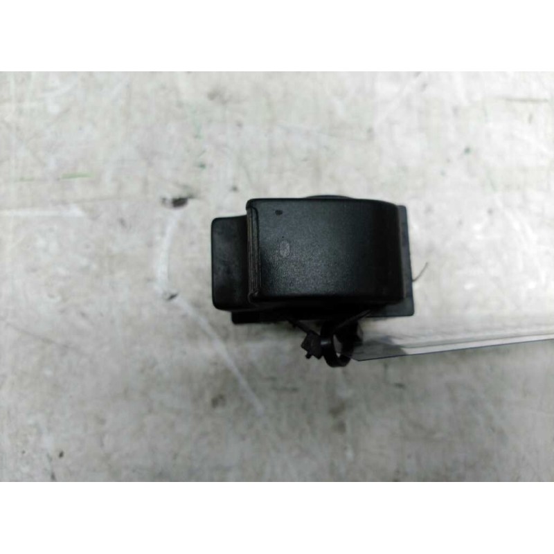 Recambio de mando elevalunas delantero derecho para toyota corolla verso (r1) 2.2 d-4d luna referencia OEM IAM 848100F010  