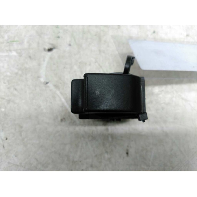 Recambio de mando elevalunas trasero derecho para toyota corolla verso (r1) 2.2 d-4d luna referencia OEM IAM 848100F010  