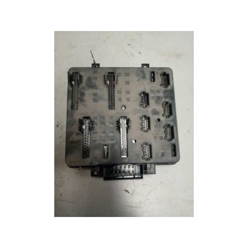 Recambio de caja reles / fusibles para renault midlum 4.2 diesel referencia OEM IAM 5010516886 - Blanco 2