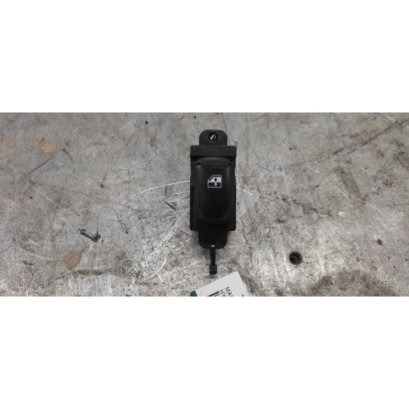 Recambio de mando elevalunas delantero derecho para hyundai accent (mc) gl referencia OEM IAM 935782D000 7 PINS 