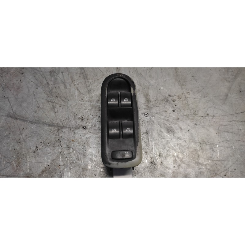 Recambio de mando elevalunas delantero izquierdo para renault scenic ii 1.9 dci diesel referencia OEM IAM 156018070  